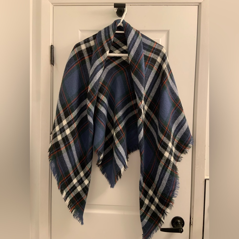 Elegant Blue and White Plaid Scarf